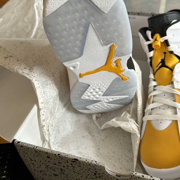 Sz 11 Jordan 6 yellow ochre     DEADSTOCK - Picture 3 of 3